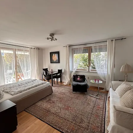 Martin Balcony Garden House 15 Pers, Suburb, Quiet Apartment