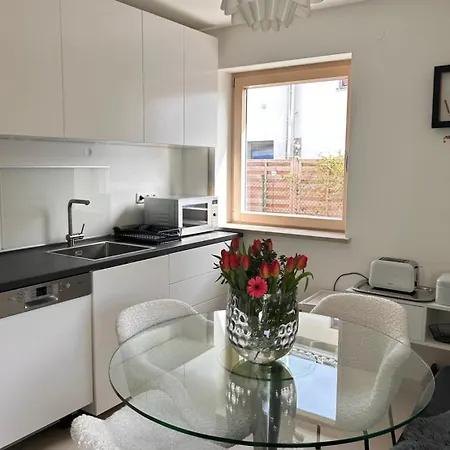 Martin Balcony Garden House 15 Pers, Suburb, Quiet 아파트
